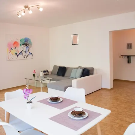 Haas Apartament *